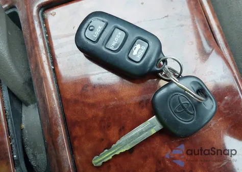 2004 Toyota Camry Le/Se/Xle from USA, damaged, VIN 4T1BE30K04U571685